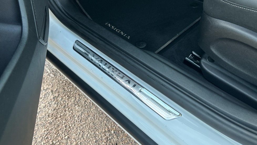 Vauxhall Insignia 1.5T SRi 5dr Petrol Hatchback - Image 50