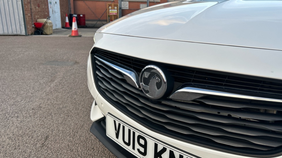 Vauxhall Insignia 1.5T SRi 5dr Petrol Hatchback - Image 53