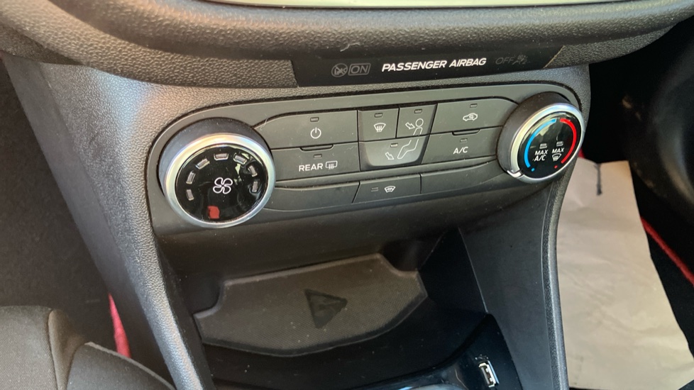 Ford Fiesta 1.0 EcoBoost Zetec 5dr Petrol Hatchback - Image 25