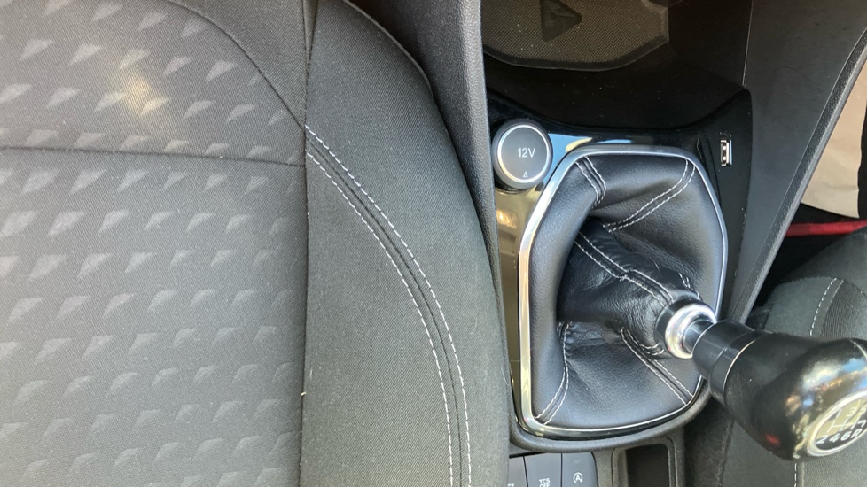 Ford Fiesta 1.0 EcoBoost Zetec 5dr Petrol Hatchback - Image 27