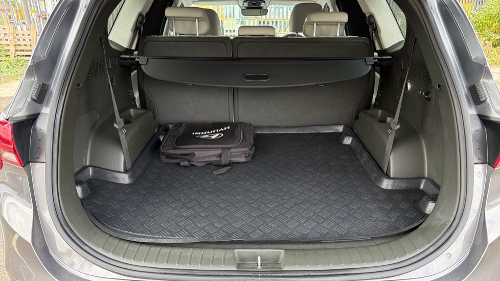 Hyundai SANTA FE 1.6 TGDi Plug-in Hybrid Ultimate 5dr 4WD Auto Estate - Image 4