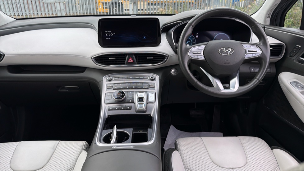 Hyundai SANTA FE 1.6 TGDi Plug-in Hybrid Ultimate 5dr 4WD Auto Estate - Image 10