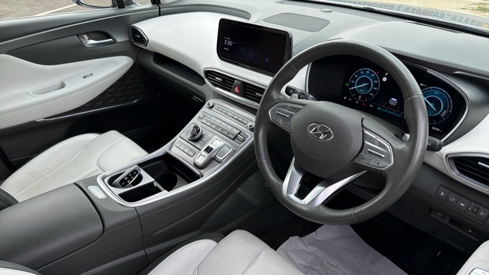 Hyundai SANTA FE 1.6 TGDi Plug-in Hybrid Ultimate 5dr 4WD Auto Estate - Image 11