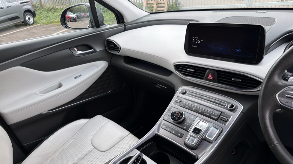 Hyundai SANTA FE 1.6 TGDi Plug-in Hybrid Ultimate 5dr 4WD Auto Estate - Image 14