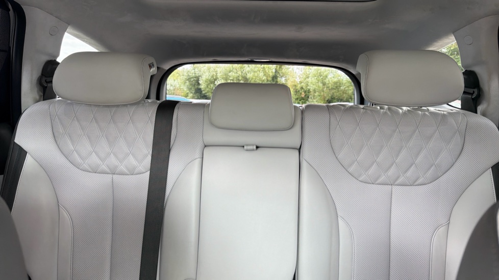 Hyundai SANTA FE 1.6 TGDi Plug-in Hybrid Ultimate 5dr 4WD Auto Estate - Image 15