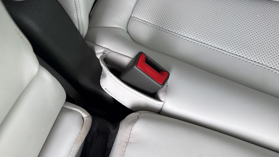 Hyundai SANTA FE 1.6 TGDi Plug-in Hybrid Ultimate 5dr 4WD Auto Estate - Image 17