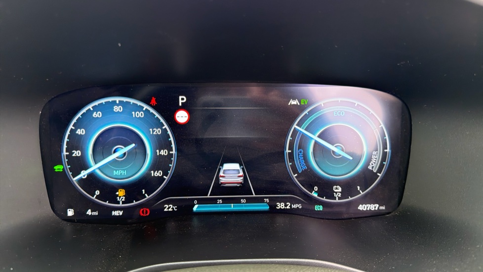 Hyundai SANTA FE 1.6 TGDi Plug-in Hybrid Ultimate 5dr 4WD Auto Estate - Image 18