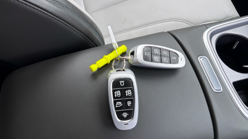 Hyundai SANTA FE 1.6 TGDi Plug-in Hybrid Ultimate 5dr 4WD Auto Estate - Image 20