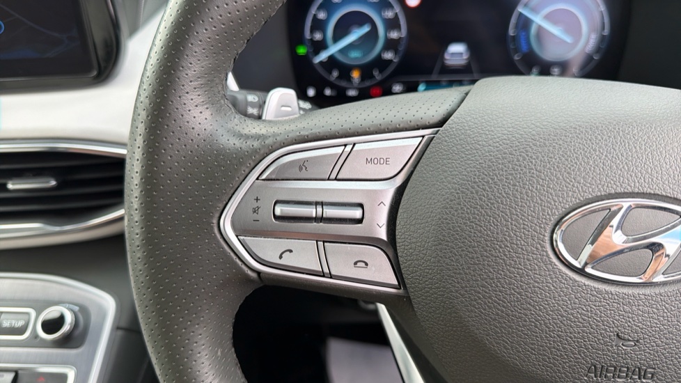 Hyundai SANTA FE 1.6 TGDi Plug-in Hybrid Ultimate 5dr 4WD Auto Estate - Image 21