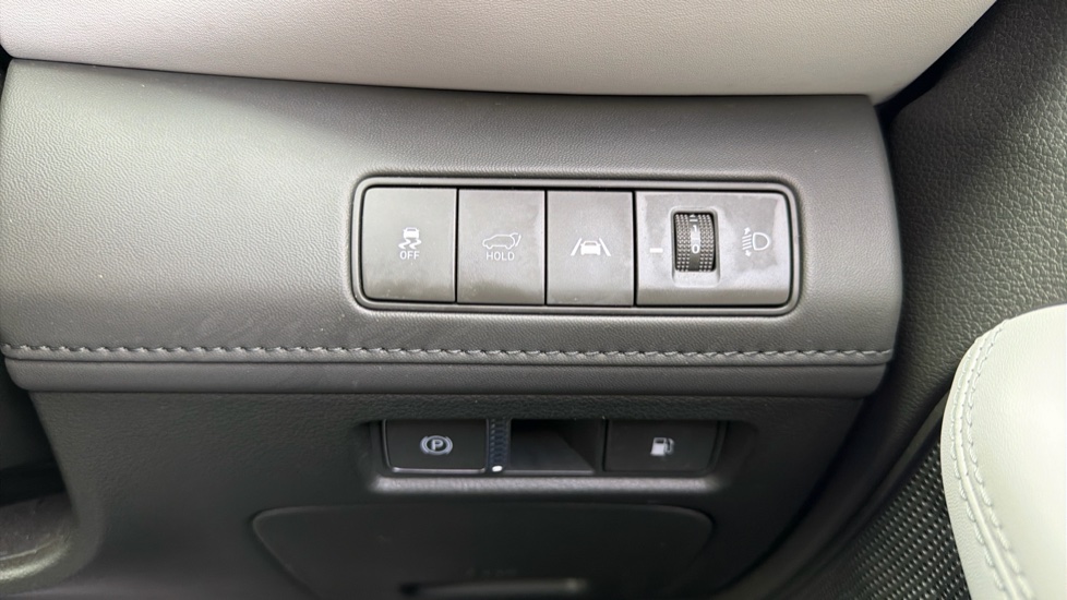 Hyundai SANTA FE 1.6 TGDi Plug-in Hybrid Ultimate 5dr 4WD Auto Estate - Image 25