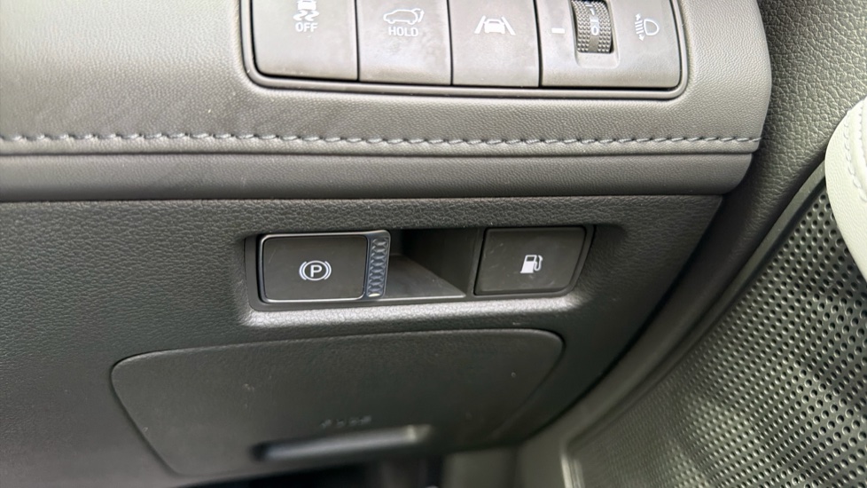 Hyundai SANTA FE 1.6 TGDi Plug-in Hybrid Ultimate 5dr 4WD Auto Estate - Image 26
