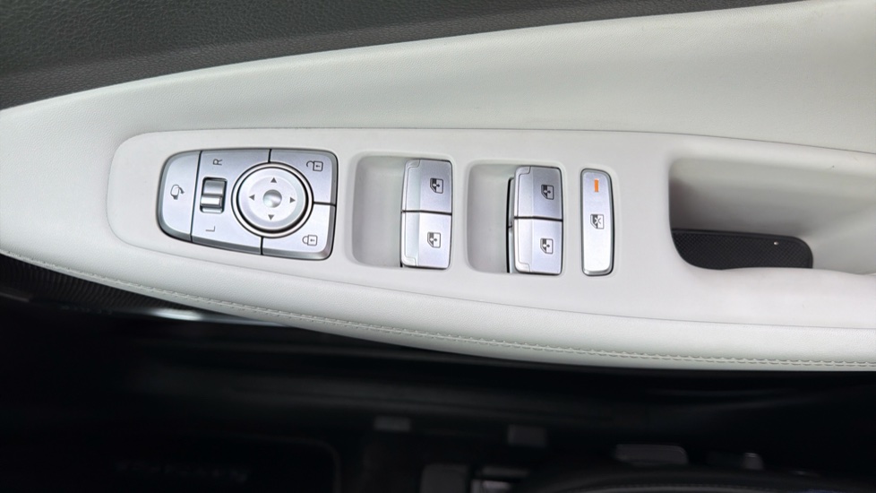 Hyundai SANTA FE 1.6 TGDi Plug-in Hybrid Ultimate 5dr 4WD Auto Estate - Image 28