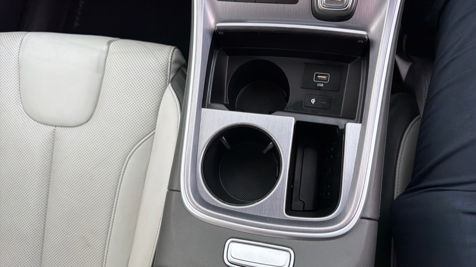 Hyundai SANTA FE 1.6 TGDi Plug-in Hybrid Ultimate 5dr 4WD Auto Estate - Image 34