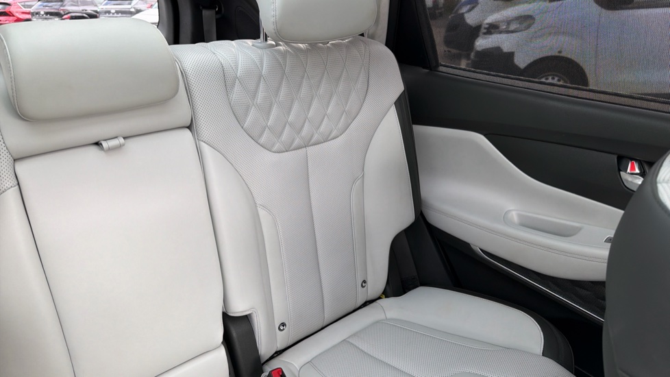 Hyundai SANTA FE 1.6 TGDi Plug-in Hybrid Ultimate 5dr 4WD Auto Estate - Image 43