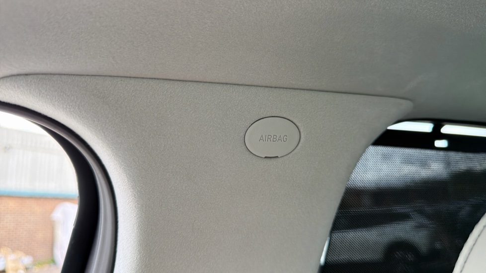 Hyundai SANTA FE 1.6 TGDi Plug-in Hybrid Ultimate 5dr 4WD Auto Estate - Image 45
