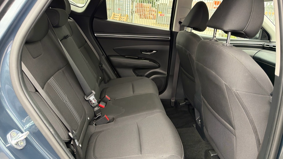 Hyundai TUCSON 1.6 TGDi 48V MHD Premium 5dr 2WD DCT Petrol Estate - Image 16