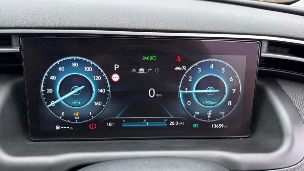 Hyundai TUCSON 1.6 TGDi 48V MHD Premium 5dr 2WD DCT Petrol Estate - Image 18