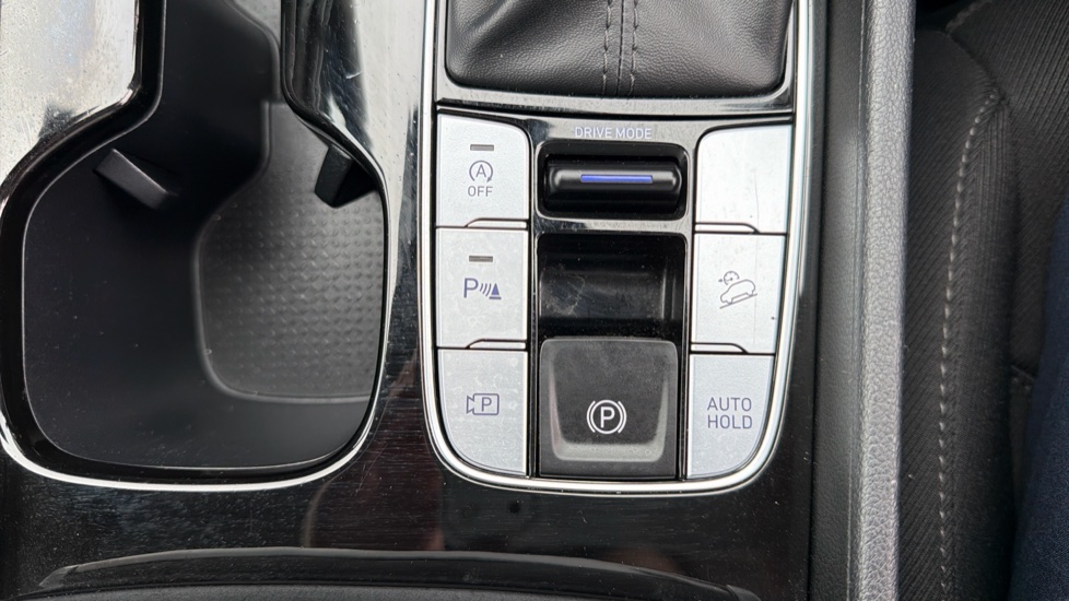 Hyundai TUCSON 1.6 TGDi 48V MHD Premium 5dr 2WD DCT Petrol Estate - Image 32