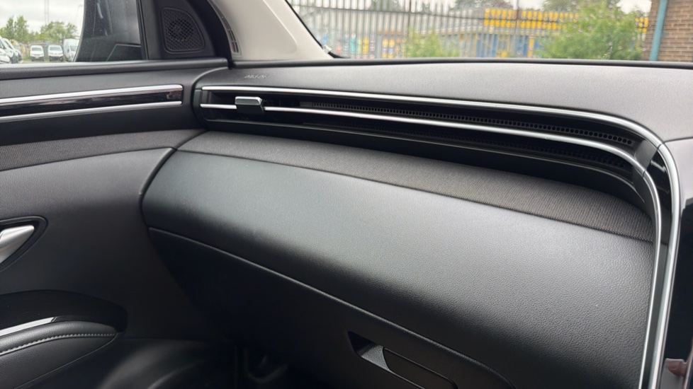 Hyundai TUCSON 1.6 TGDi 48V MHD Premium 5dr 2WD DCT Petrol Estate - Image 37