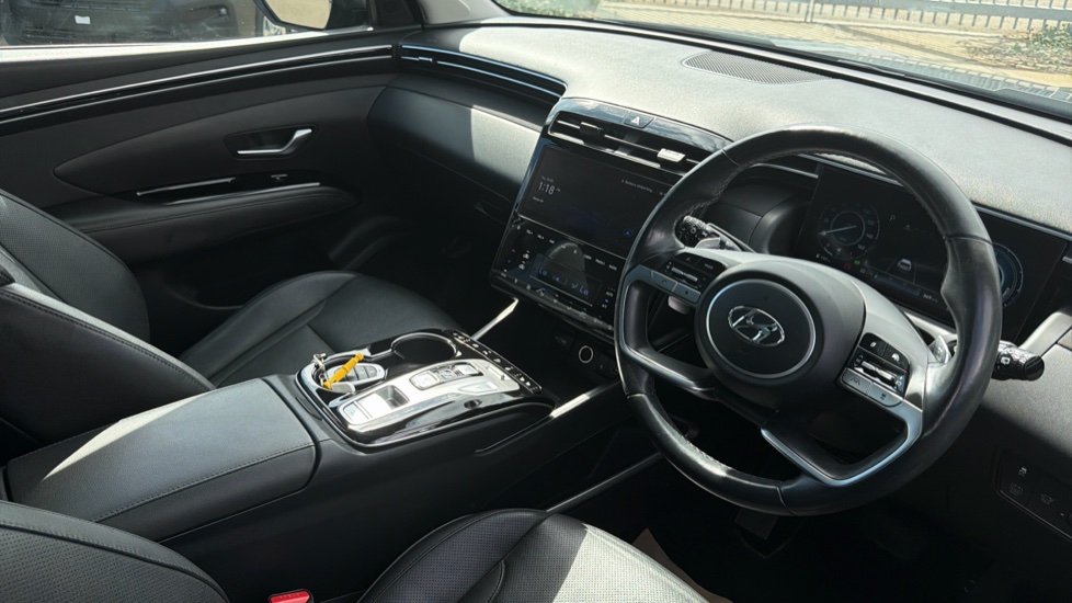 Hyundai TUCSON 1.6 TGDi Hybrid 230 Ultimate 5dr 2WD Auto Hybrid Estate - Image 11