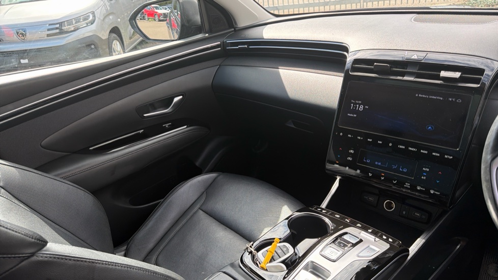 Hyundai TUCSON 1.6 TGDi Hybrid 230 Ultimate 5dr 2WD Auto Hybrid Estate - Image 14