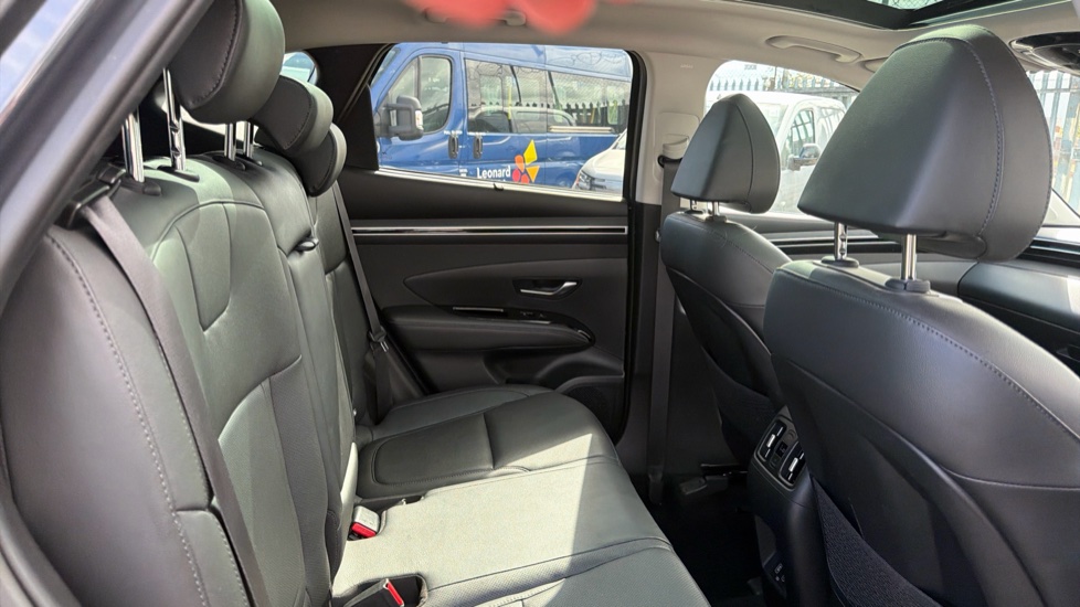Hyundai TUCSON 1.6 TGDi Hybrid 230 Ultimate 5dr 2WD Auto Hybrid Estate - Image 16
