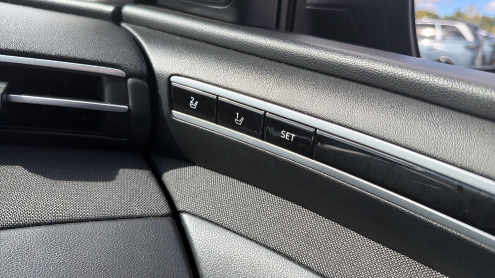 Hyundai TUCSON 1.6 TGDi Hybrid 230 Ultimate 5dr 2WD Auto Hybrid Estate - Image 28