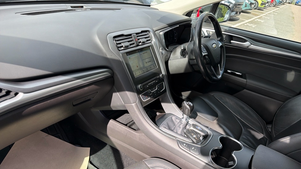 Ford Mondeo 2.0 EcoBlue Titanium Edition 5dr Diesel Hatchback - Image 9