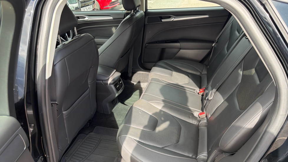 Ford Mondeo 2.0 EcoBlue Titanium Edition 5dr Diesel Hatchback - Image 16