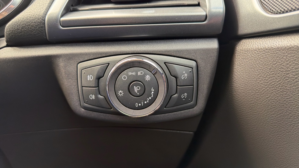Ford Mondeo 2.0 EcoBlue Titanium Edition 5dr Diesel Hatchback - Image 22