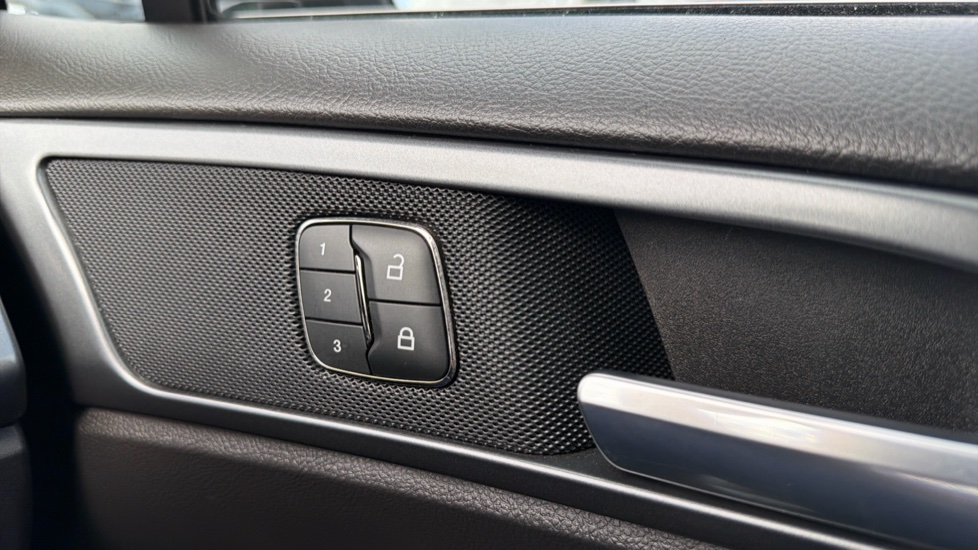 Ford Mondeo 2.0 EcoBlue Titanium Edition 5dr Diesel Hatchback - Image 27