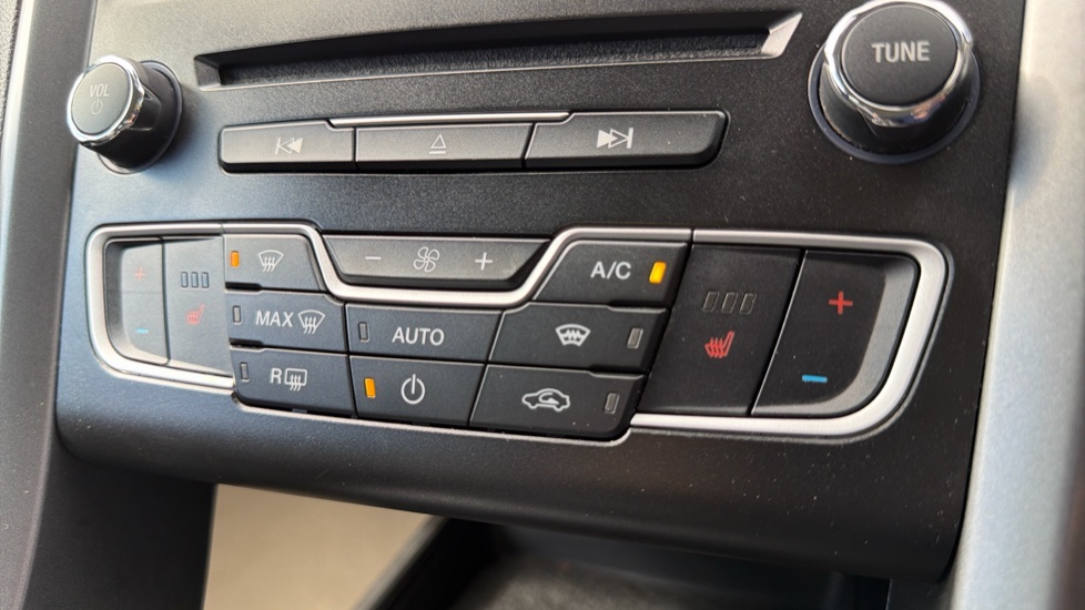 Ford Mondeo 2.0 EcoBlue Titanium Edition 5dr Diesel Hatchback - Image 28