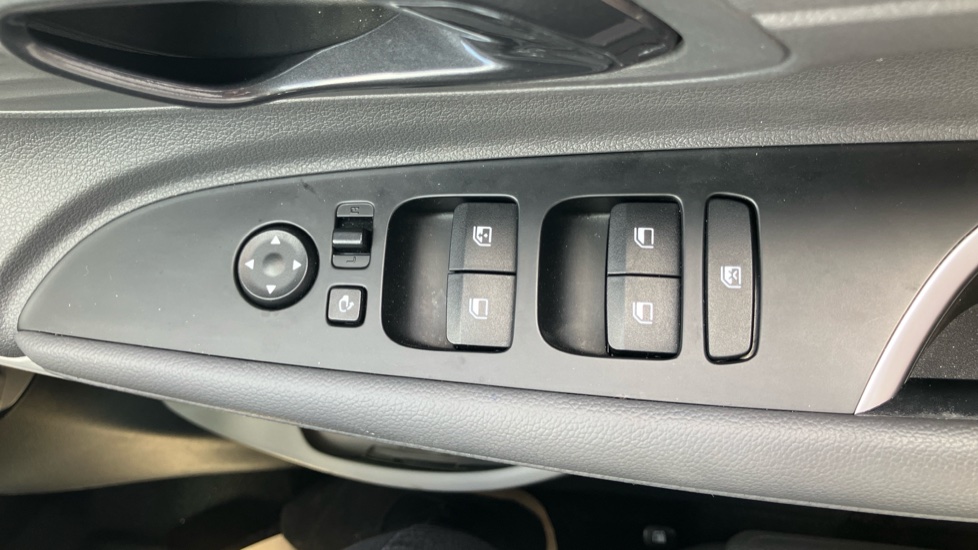 Hyundai BAYON 1.0 TGDi 48V MHEV Ultimate 5dr DCT Petrol Hatchback - Image 40