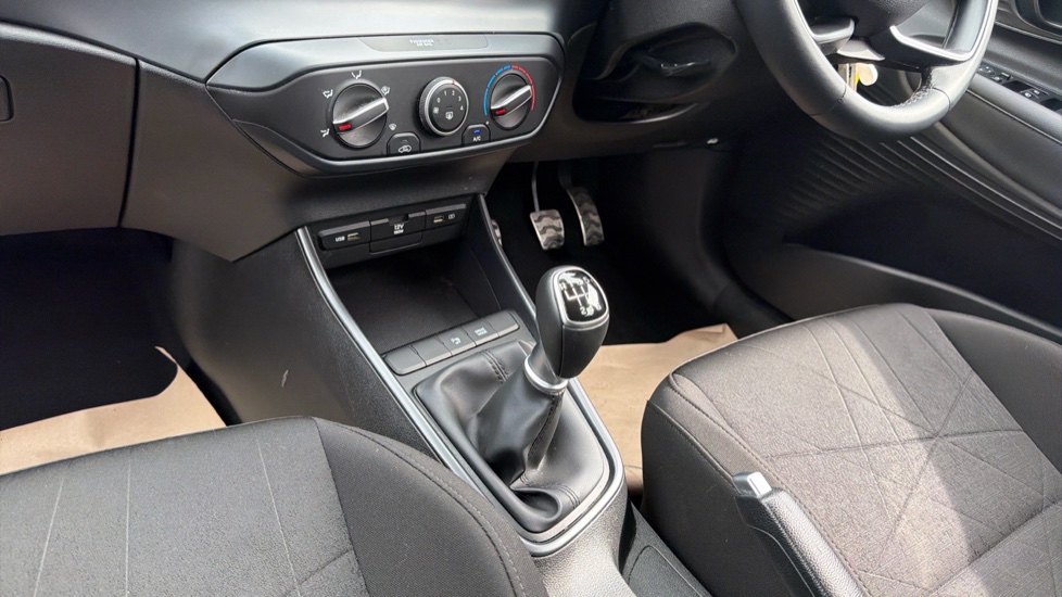 Hyundai BAYON 1.0 TGDi 48V MHEV SE Connect 5dr Petrol Hatchback - Image 13