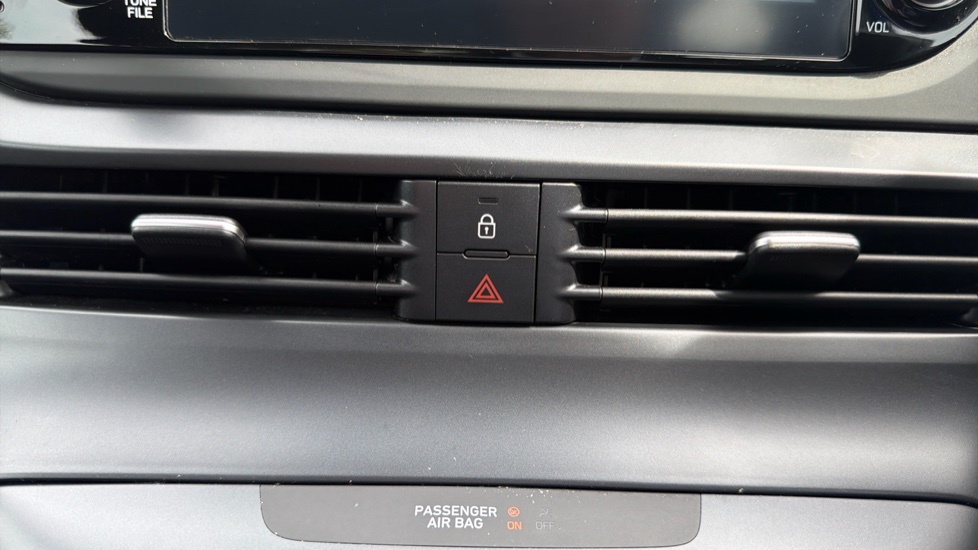 Hyundai BAYON 1.0 TGDi 48V MHEV SE Connect 5dr Petrol Hatchback - Image 31