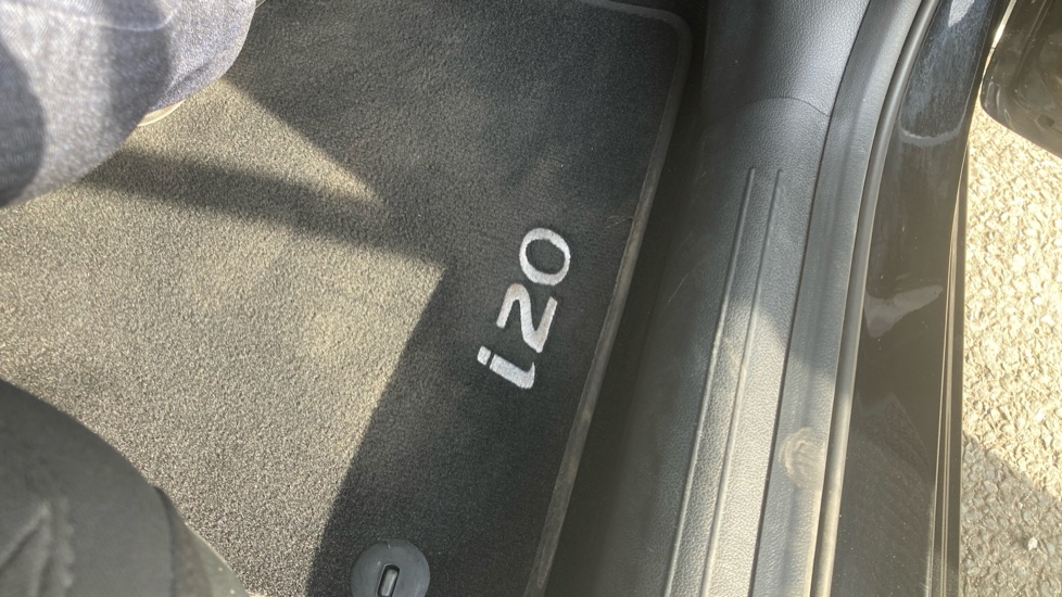Hyundai i20 1.0T GDi Advance 5dr DCT Petrol Hatchback - Image 35