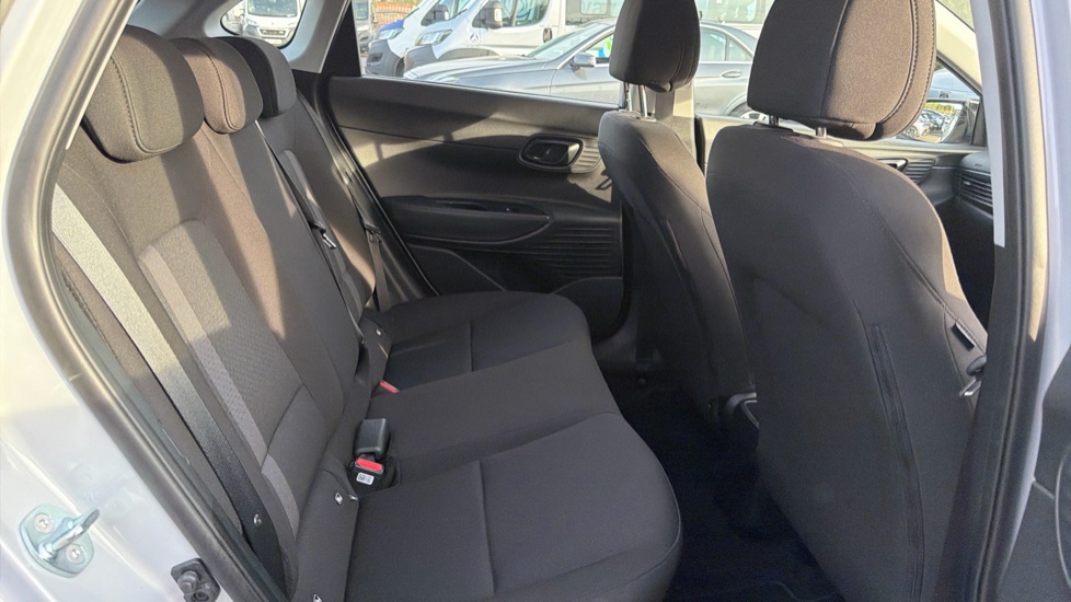 Hyundai i20 1.0T GDi Advance [Nav] 5dr DCT Petrol Hatchback - Image 16