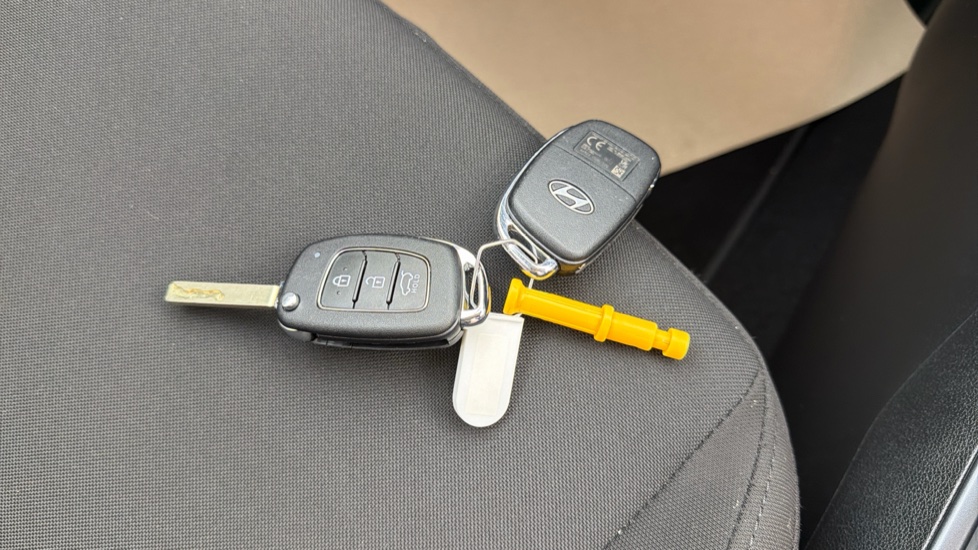 Hyundai i20 1.0T GDi Advance [Nav] 5dr DCT Petrol Hatchback - Image 20