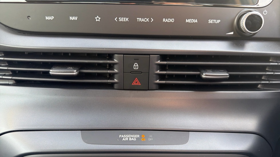 Hyundai i20 1.0T GDi Advance [Nav] 5dr DCT Petrol Hatchback - Image 27