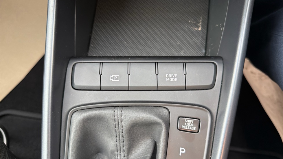 Hyundai i20 1.0T GDi Advance [Nav] 5dr DCT Petrol Hatchback - Image 30