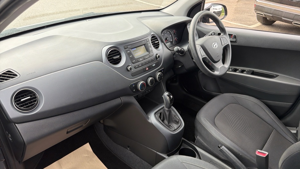 Hyundai i10 1.2 SE 5dr Auto Petrol Hatchback - Image 9