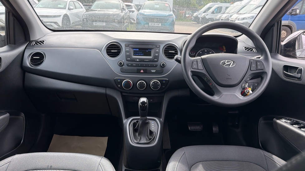 Hyundai i10 1.2 SE 5dr Auto Petrol Hatchback - Image 10