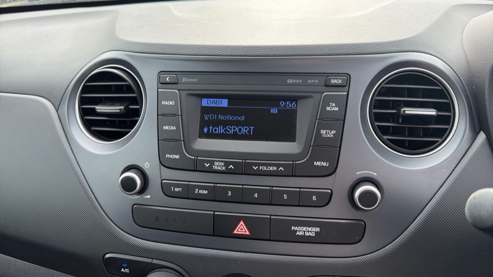 Hyundai i10 1.2 SE 5dr Auto Petrol Hatchback - Image 12