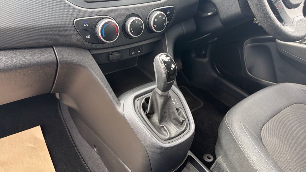 Hyundai i10 1.2 SE 5dr Auto Petrol Hatchback - Image 13