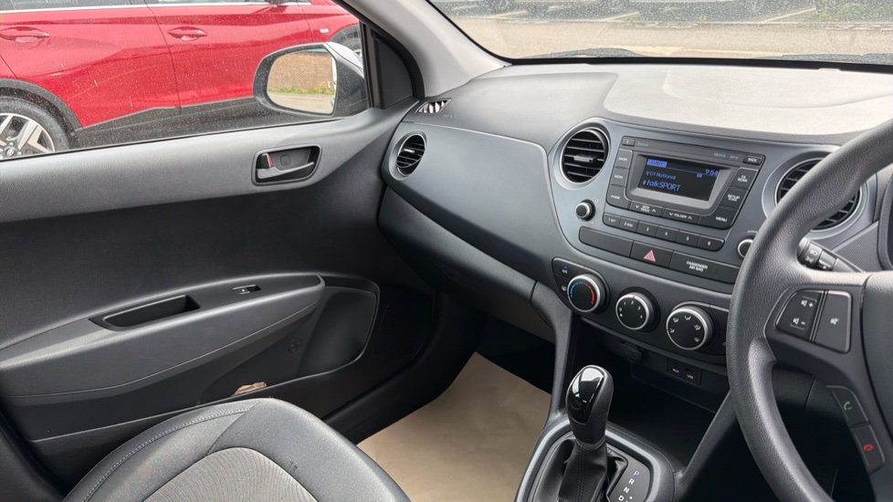 Hyundai i10 1.2 SE 5dr Auto Petrol Hatchback - Image 14