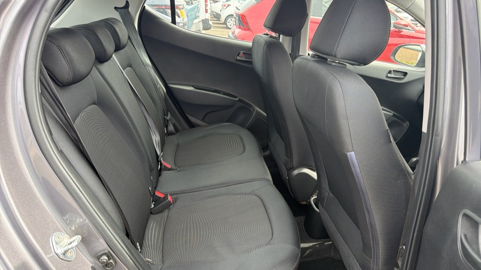 Hyundai i10 1.2 SE 5dr Auto Petrol Hatchback - Image 16