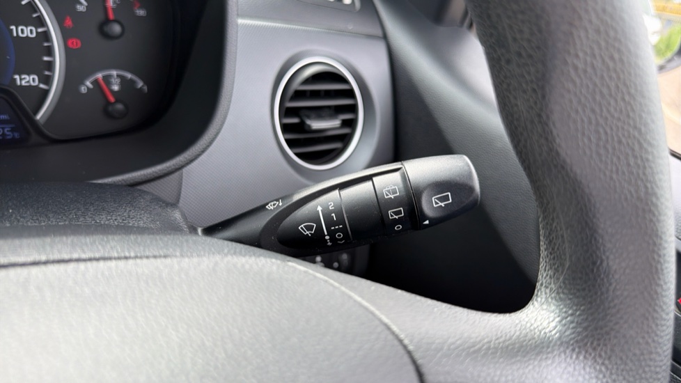 Hyundai i10 1.2 SE 5dr Auto Petrol Hatchback - Image 25