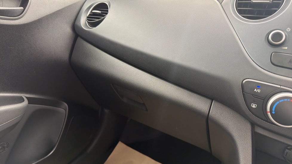 Hyundai i10 1.2 SE 5dr Auto Petrol Hatchback - Image 35