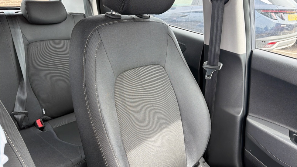 Hyundai i10 1.2 SE 5dr Auto Petrol Hatchback - Image 40