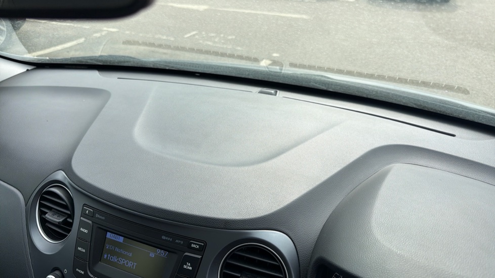 Hyundai i10 1.2 SE 5dr Auto Petrol Hatchback - Image 42